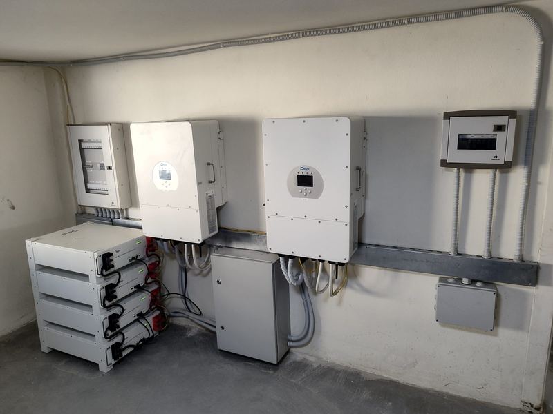 Inverters and stacked batteries