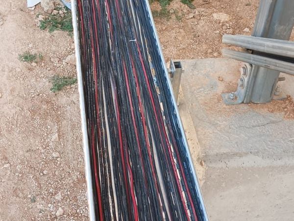 Cables laid in the tray