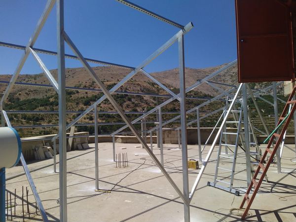 Steel structure before the panels